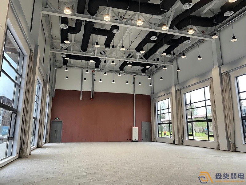 工廠多功能會議廳如何低成本搭建？